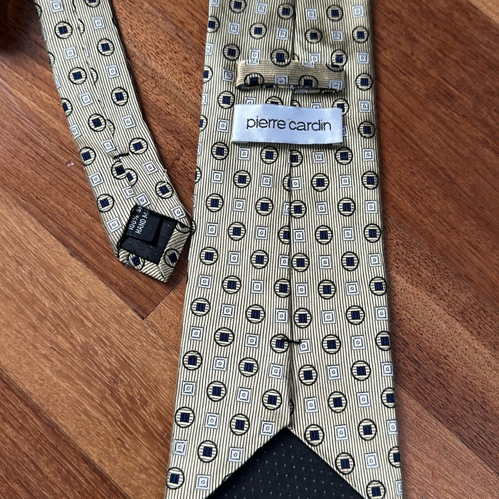 #002 - Classic Men's Beige Patterned Tie